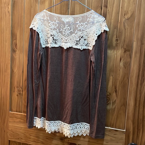 Ladies top - Picture 3 of 3